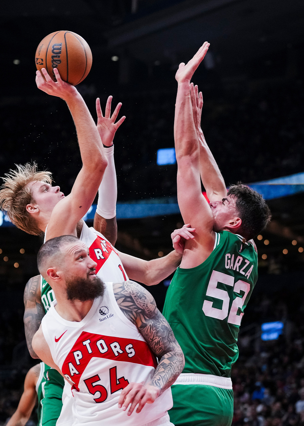 开云体育下载-风云突变波士顿凯尔特人转会期迎来里程碑刷新纪录首场表现抢眼,网友:波尔图队长鼓劲备战亚冠