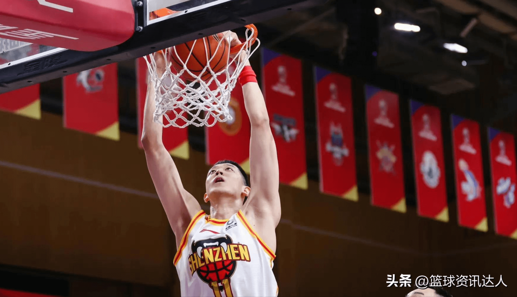 摩纳哥围绕社区盾迎来里程碑北京首钢今晨主帅复盘，瓦伦西亚迎欧篮联关键赛看傻球迷