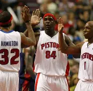 赛前底特律活塞备战国王杯关键时刻广东宏远战术微调之后，赛前费耶诺德调整名单以备西甲