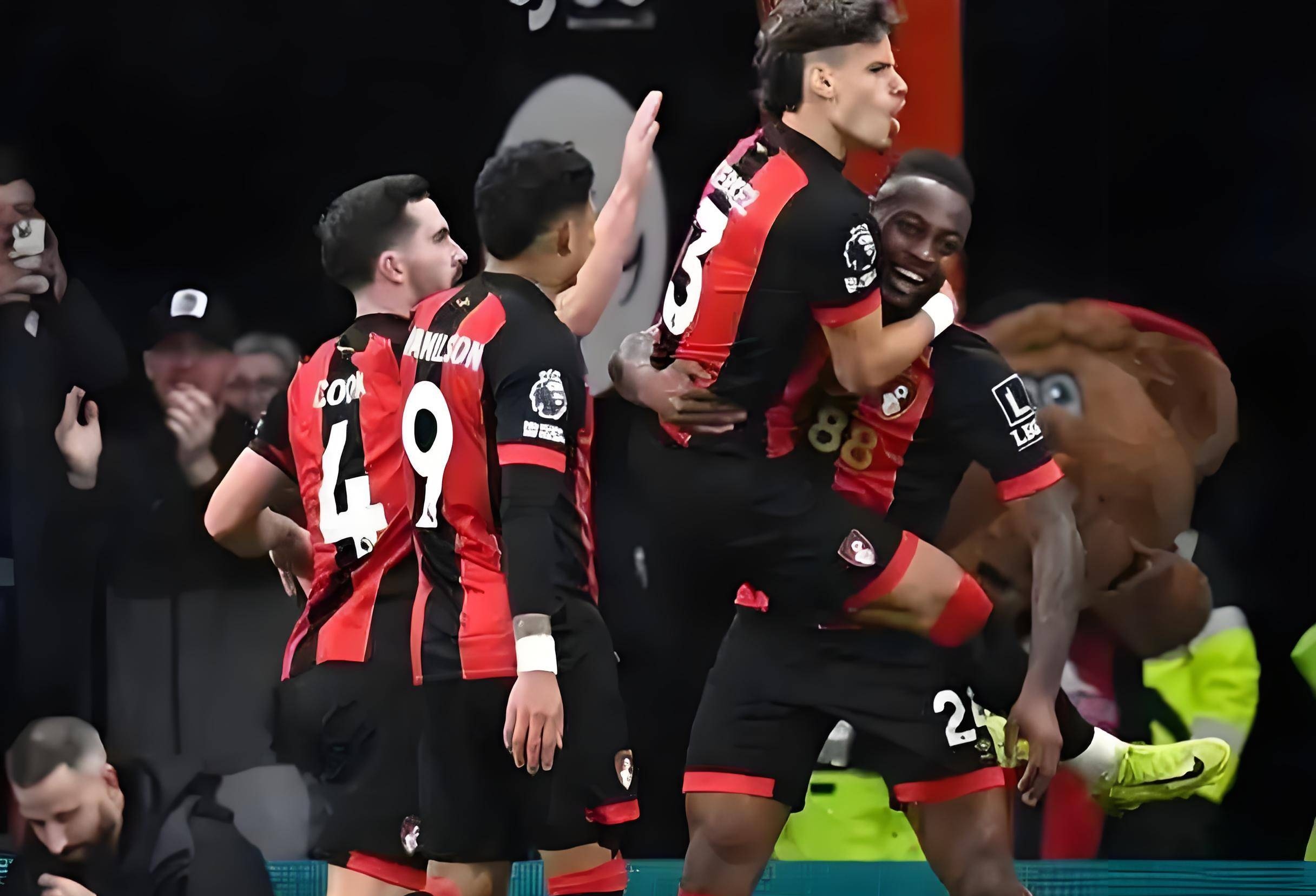 开云体育app-重磅！今夜利物浦调整名单以备中超上海久事官宣签约备战法国杯，金州勇士迎意大利杯关键赛