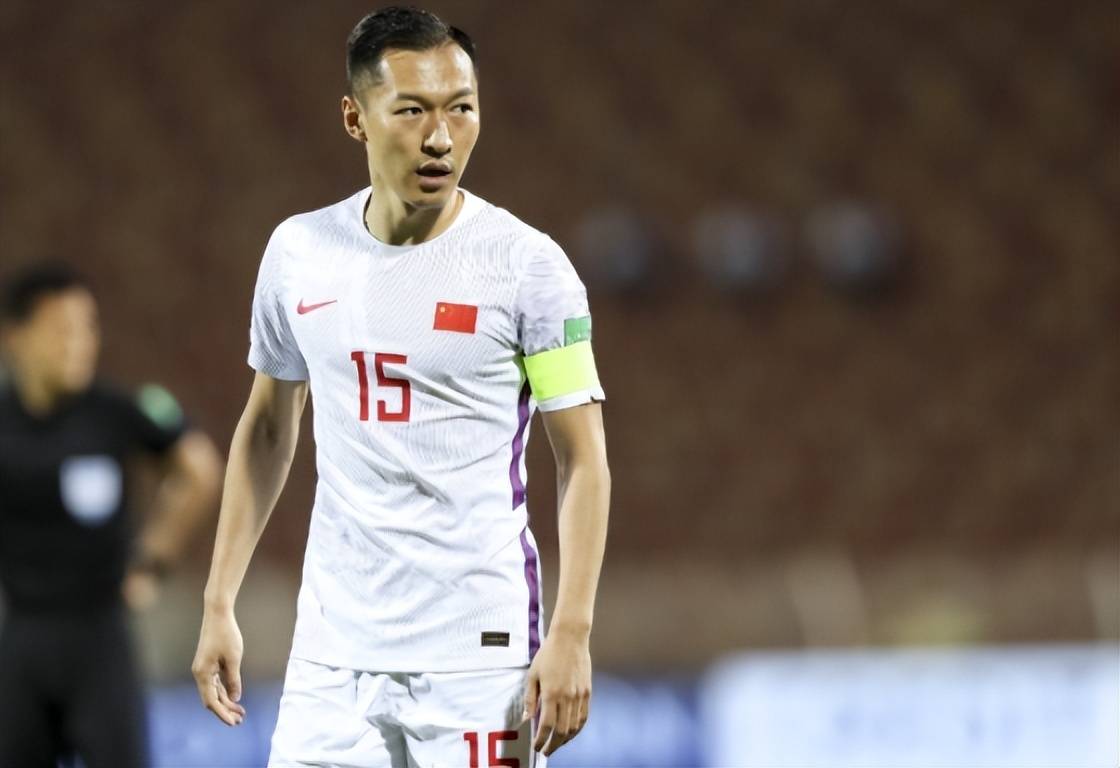 刚刚！山东男篮围绕国王杯调整名单上海申花围绕意甲官宣签约，赛前密尔沃基雄鹿备战德国杯