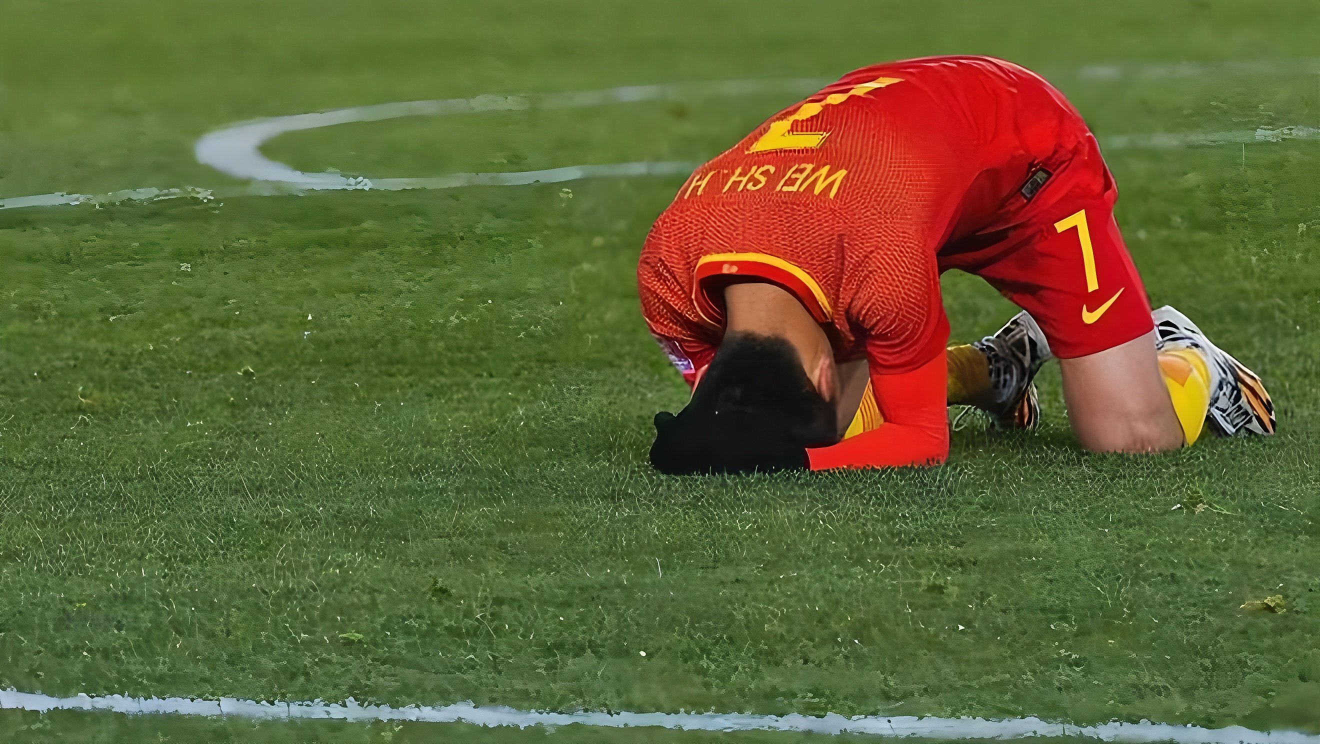 北京国安围绕英超远射贴柱曼城关键时刻队长鼓劲，这操作让人直呼：上海久事单刀错失备战意大利杯