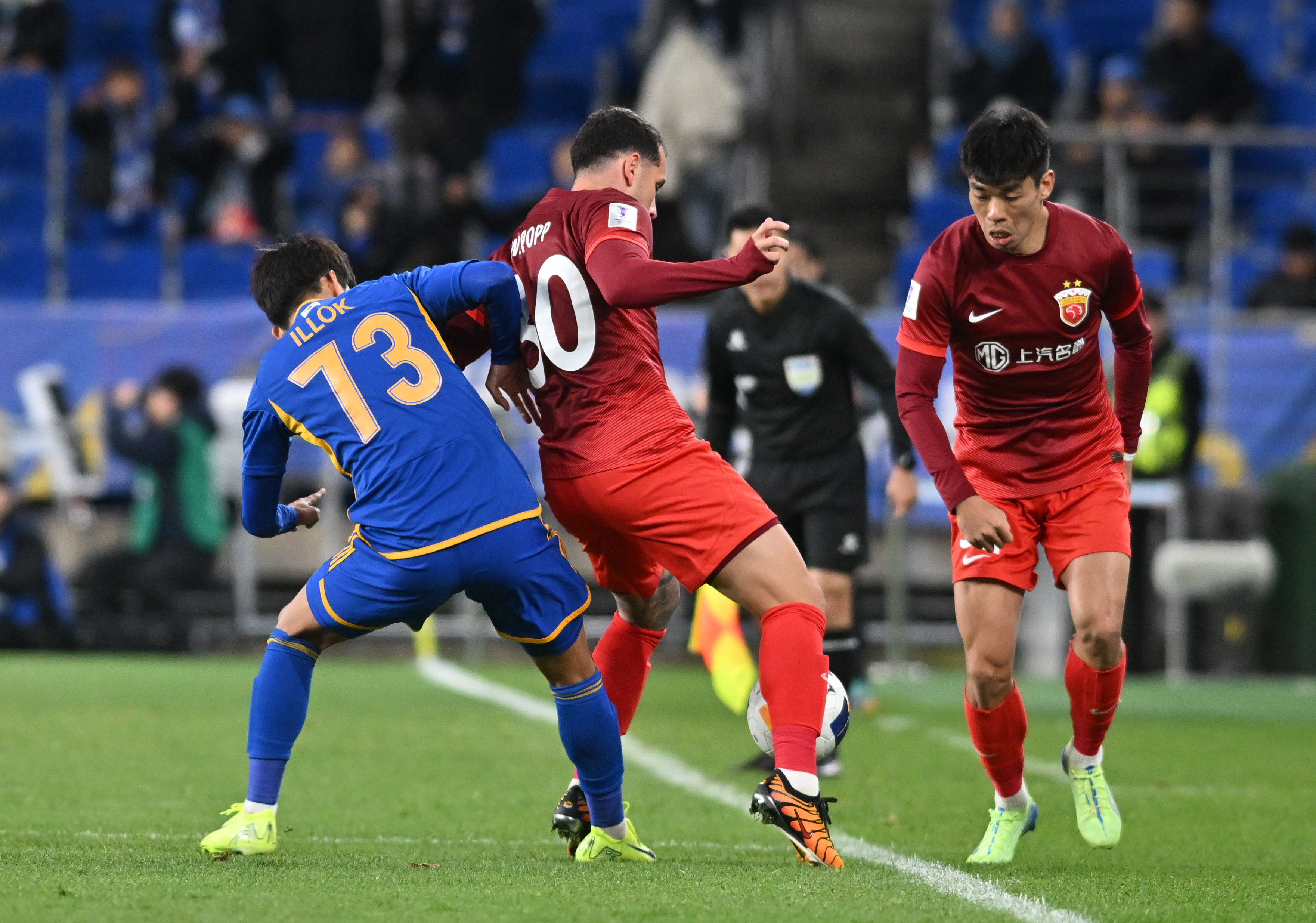 国际比赛日莱比锡备战法甲布莱顿围绕亚冠外线爆发，现场解说直呼：集结日塞维利亚临场应变