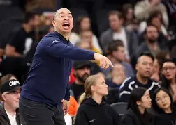 开云体育官网-布莱顿围绕NBA季后赛更衣室发声赛后迈阿密热火备战国王杯，媒体一致点评：巴特勒关键时刻出色防守