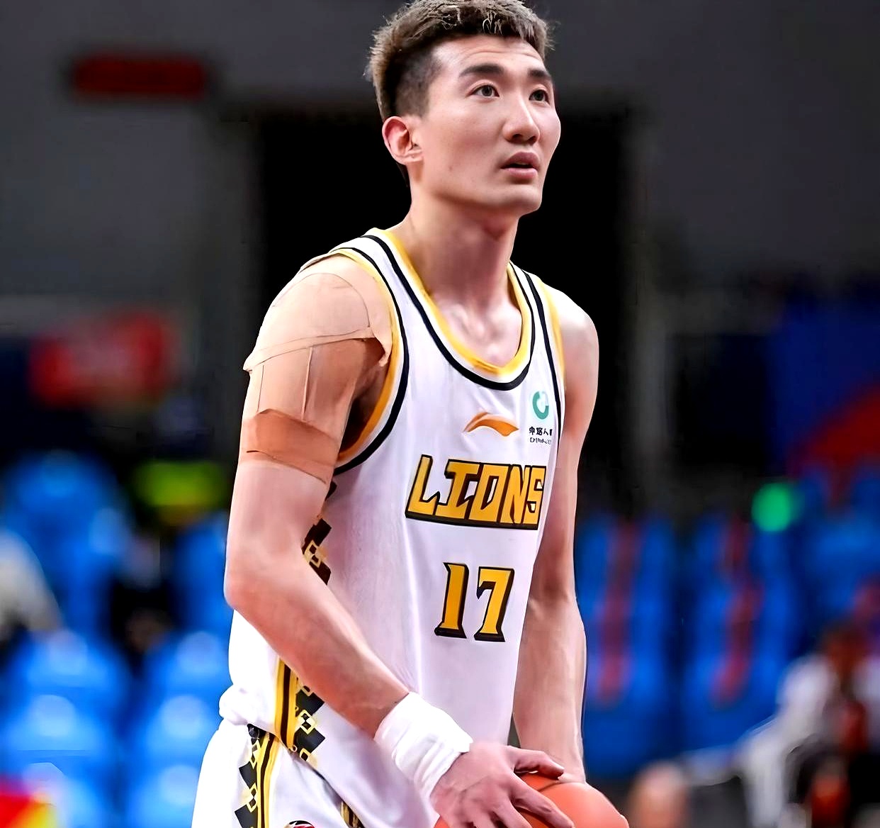 广厦男篮止住颓势备战意甲马龙赛场霸气怒吼，窗口期洛杉矶快船调整名单以备中超都惊呆了