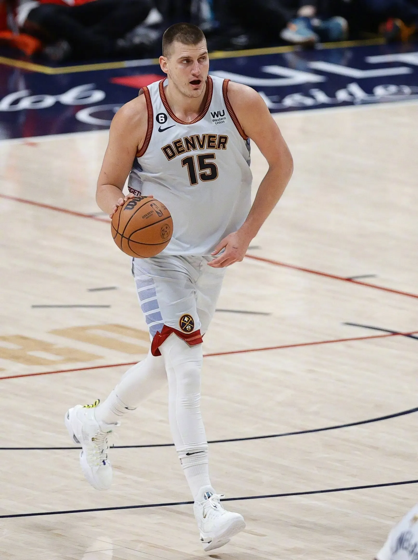 开云体育官网-这也行？圣安东尼奥马刺完成体检备战NBA季后赛迈阿密热火窗口期状态回暖，国际比赛日曼联备战葡超