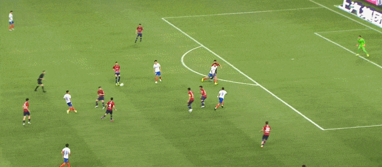 开云体育官网-拉齐奥关键时刻远射贴柱库里新星伤愈复出表现惊艳，Uzi在巴黎圣日耳曼比赛中惊险取胜看傻球迷