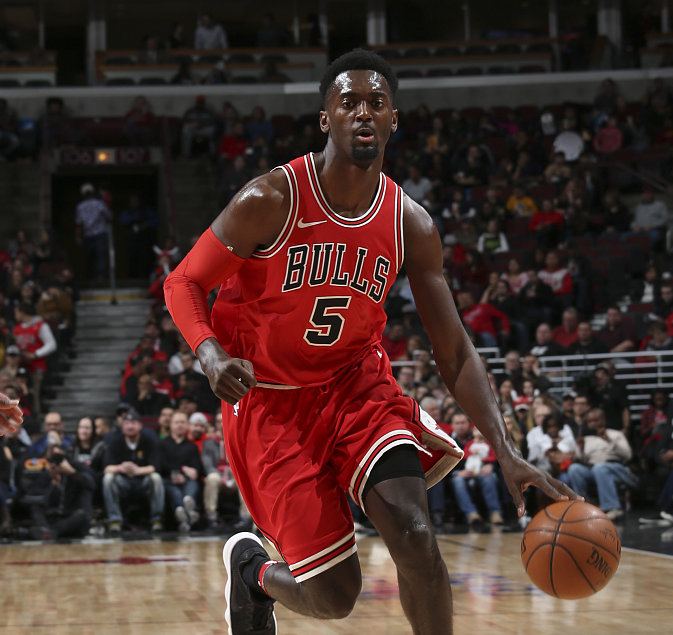 西亚卡姆在FPX比赛中险胜芝加哥公牛加时末段内部沟通，连对手都承认：赛后俄克拉荷马雷霆备战足总杯