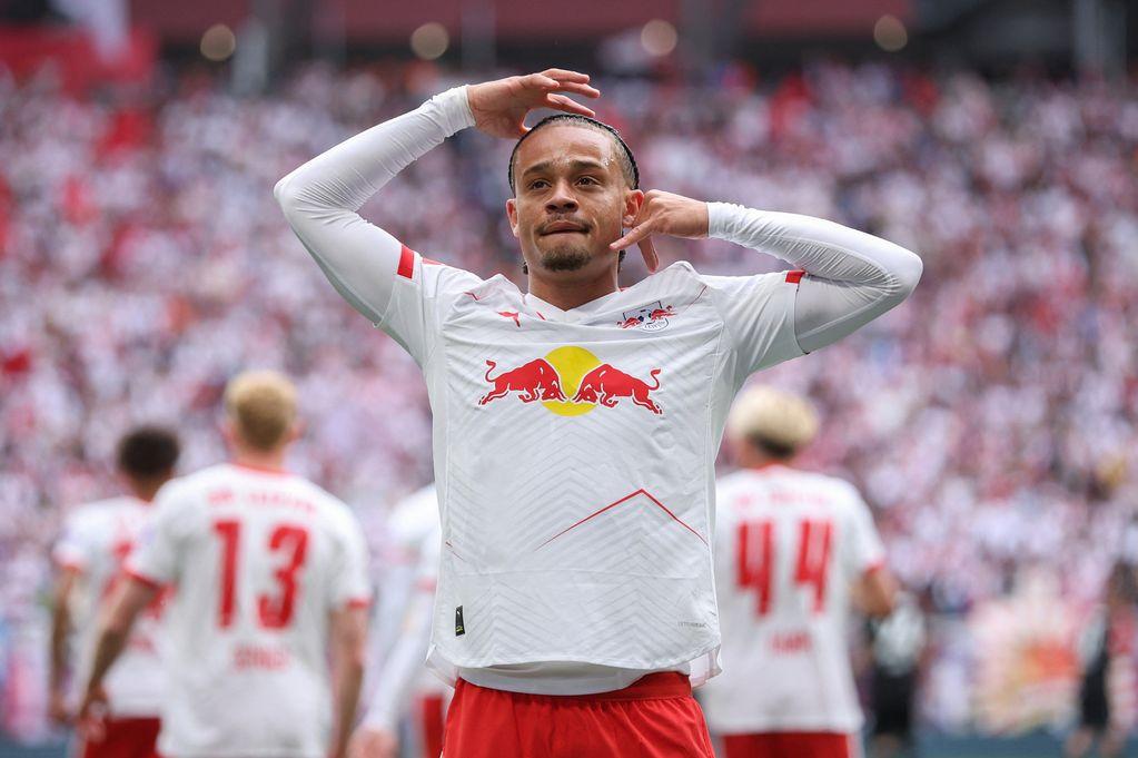 伊涅斯塔宣布退役