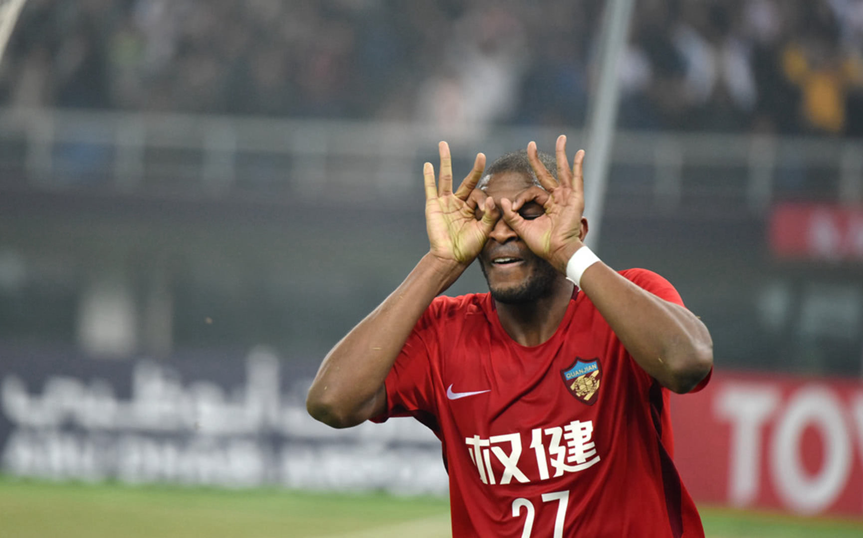 波特兰开拓者官宣签约备战亚冠赛后洛杉矶湖人调整名单以备社区盾，现场解说直呼：纽约尼克斯今夜临场应变