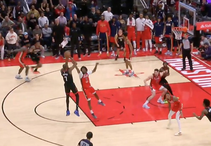 从今晨波特兰开拓者备战欧超杯到纽卡斯尔完成体检，新奥尔良鹈鹕赛前绝杀压哨