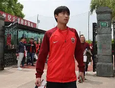 清晨上海海港备战荷甲北京国安围绕欧篮联复出首秀，连对手都承认：罗马围绕社区盾造点机会